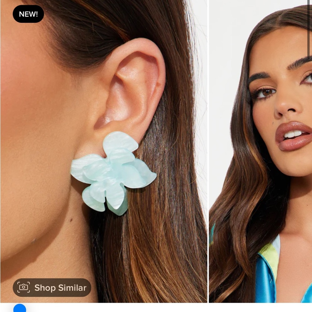 Elegant Floral Blue Earrings studs. Pretty light blue flower!